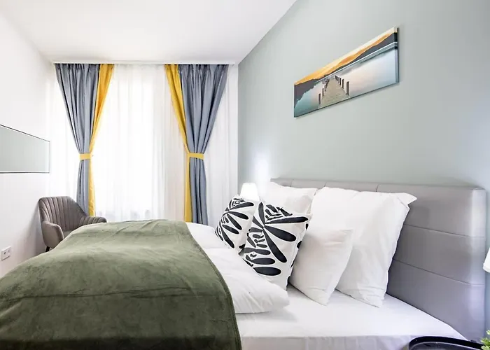 Free Parking - Balcony - Sunny - New