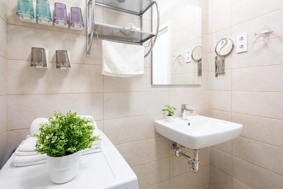 Apartament Free Parking - Balcony - Sunny - New Budapeszt