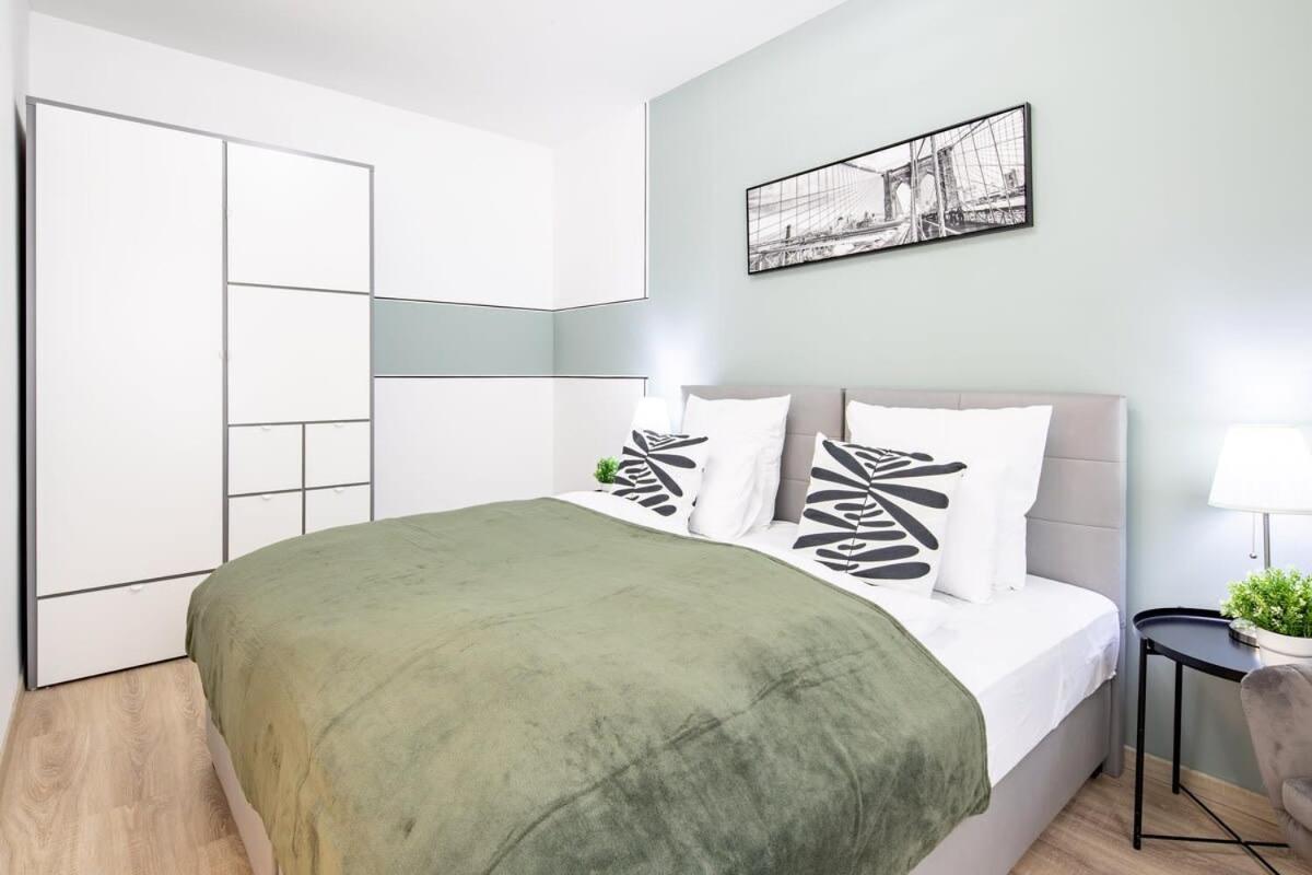 Free Parking - Balcony - Sunny - New Apartament