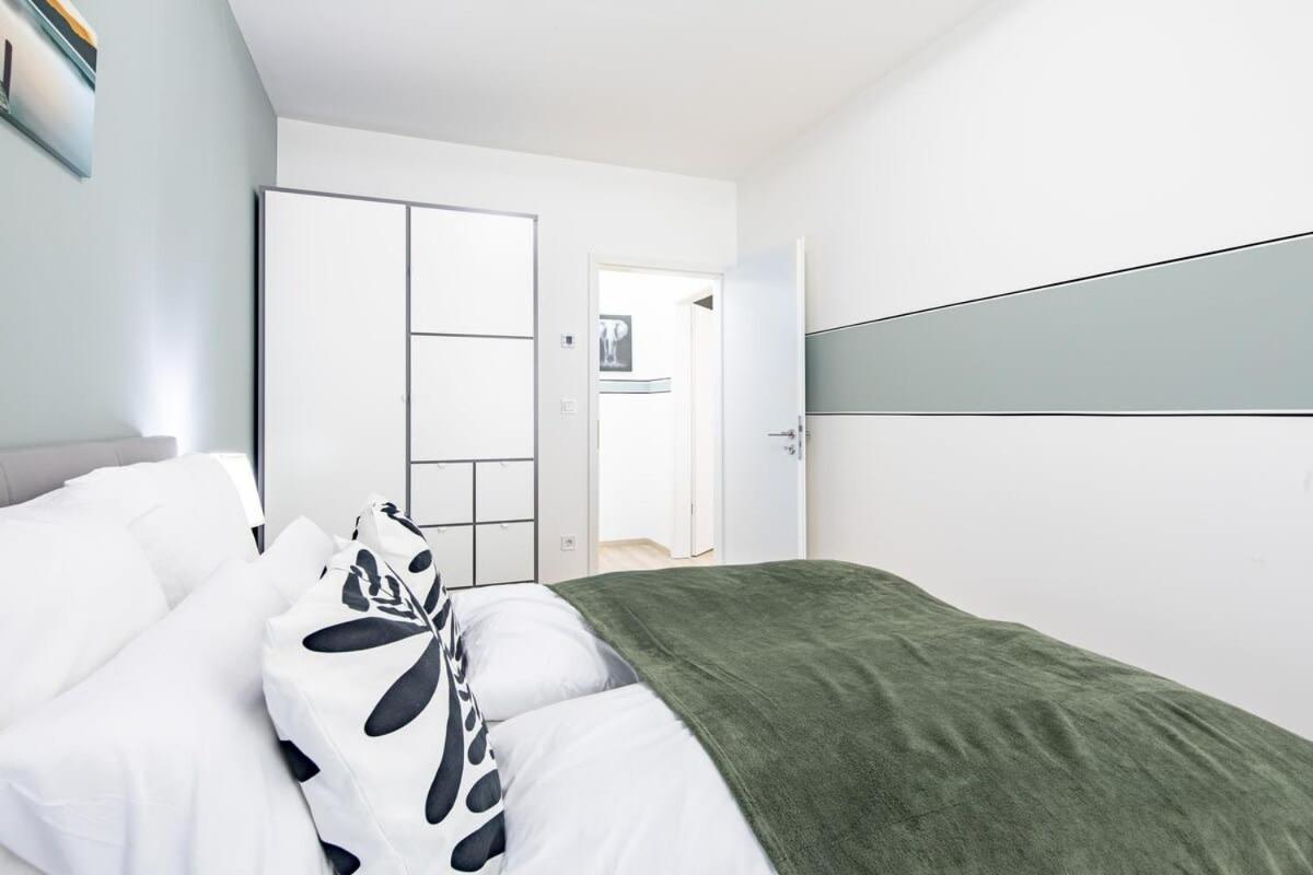 Apartament Free Parking - Balcony - Sunny - New *