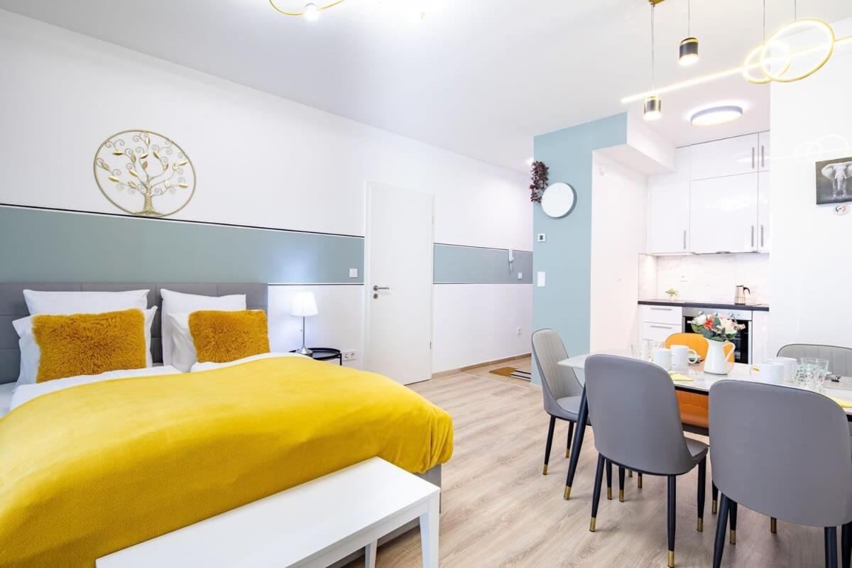 Apartament Free Parking - Balcony - Sunny - New *
