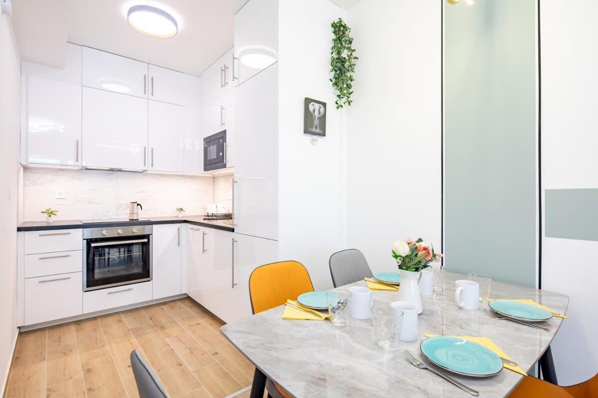 Free Parking - Balcony - Sunny - New *
