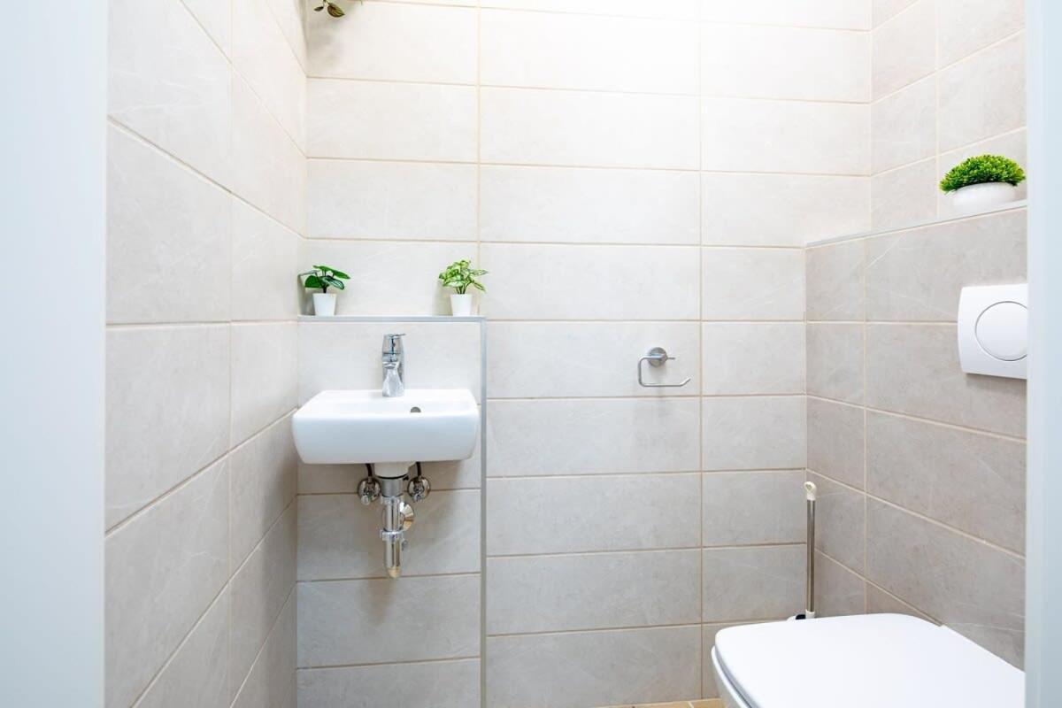 Free Parking - Balcony - Sunny - New Apartament *