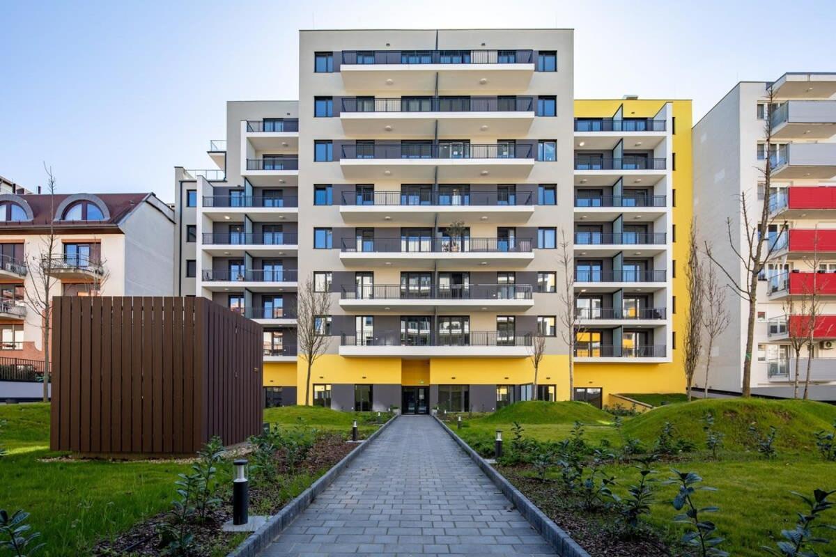 Apartament Free Parking - Balcony - Sunny - New *